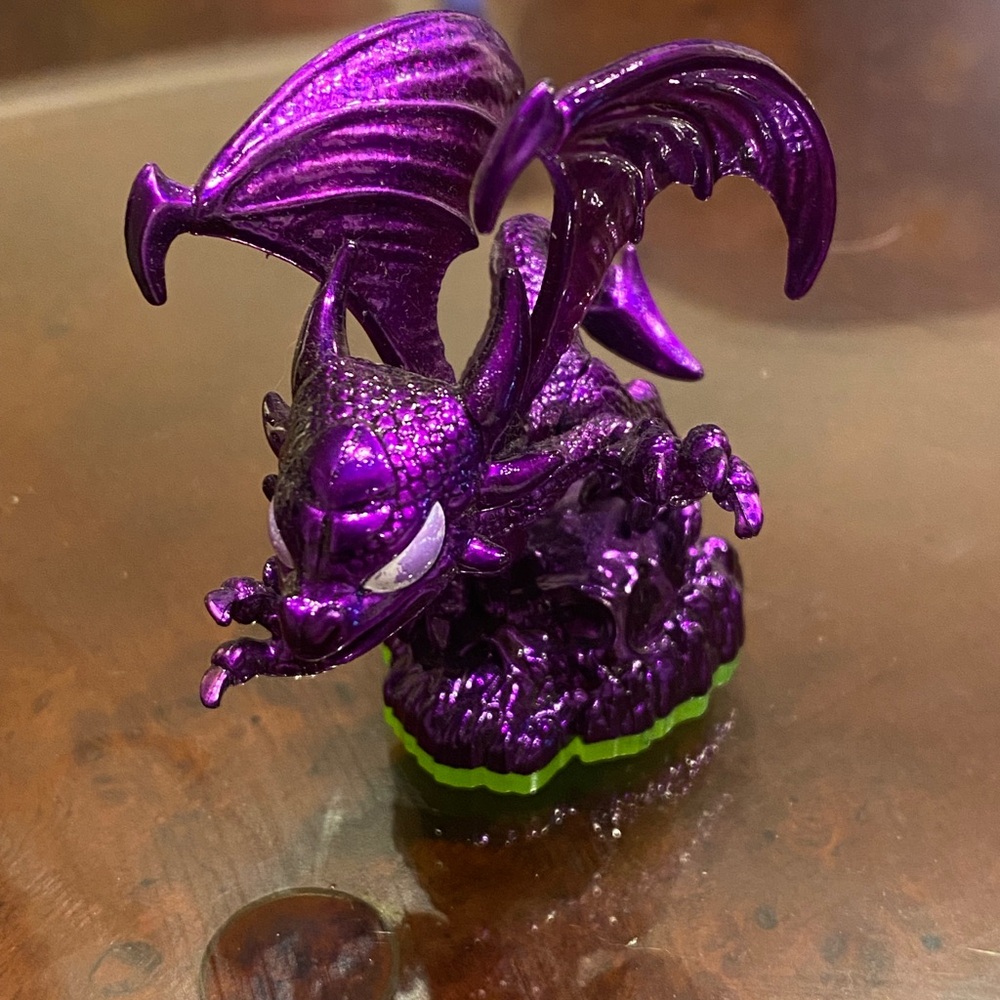 Skylanders Metallic Purple Cynder Dragon Game Piece/Figurine